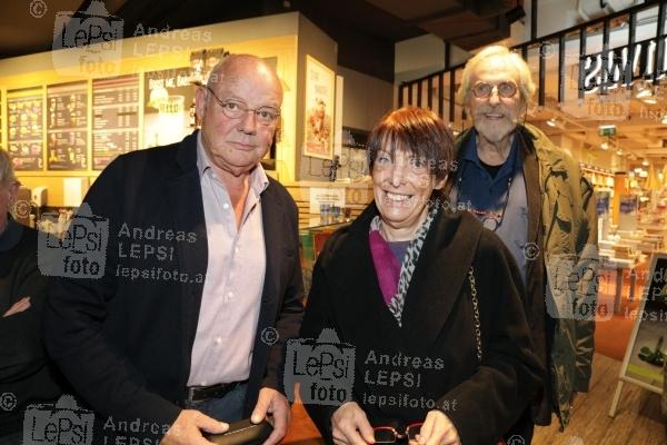 WOLFGANG BÖCK - Habts Mich Gern 12.11.2018 |  Thalia Wien |  Präsentiert sein Buch mit d. Amalthea Verlag | PR Robin Consult <br>im Bild:<br> Wolfgang Böck, Walter Kindler -mit Gattin Ingrid Koller,