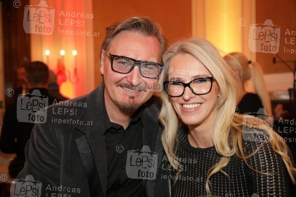 14.11.2018 |  Kavalierhaus Klessheim/Szbg |  Benefiz-Gala-Abend mit exklusiver Unterhaltung!<br>im Bild:<br> Nik P. -mit Freundin Karin,