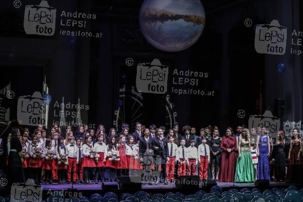 22.11.2018 |  Theater an der Wien |  Charity Gala für UNICEF Österreich | PR FelberKultur<br>im Bild:<br> Stimmung, Übersicht, Chor u. Mitwirkenede -a d Bühne
