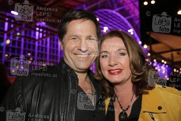 26.11.2018 |  Globe Wien |  Verleihungs-Gala<br>im Bild:<br> Erich Furrer, Gabriela Benesch,
