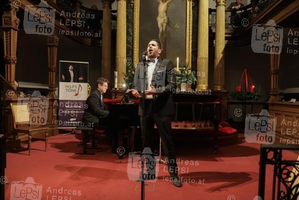 04.12.2018 |  Lutherische Stadtkirche Wien |  Clemens Unterreiner und seine Ehrengäste | Hilfstöne<br>im Bild:<br> Clemens Unterreiner -a d Bühne
