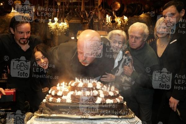 21.01.2019 |  Marchfelderhof/Deutsch-Wagram |  60. Geburtstag mit prominenten Freunden<br>im Bild:<br> Gary Lux, -mit Familie, -mit Torte,