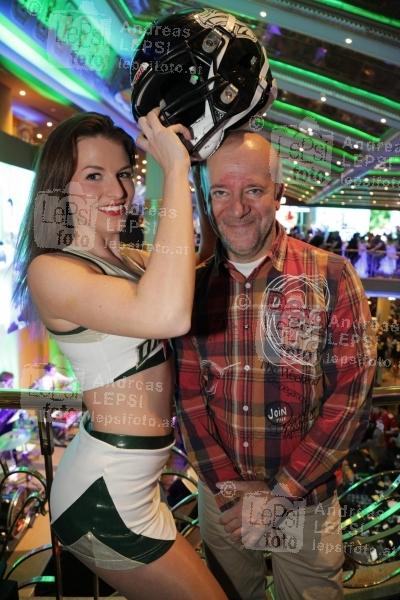 SUPERBOWL NIGHT 2019 03.02.2019 |  Admiral Arena Prater | Promis in der VIP ZONE<br>im Bild:<br>Andy Lee Lang, Cheerleader,