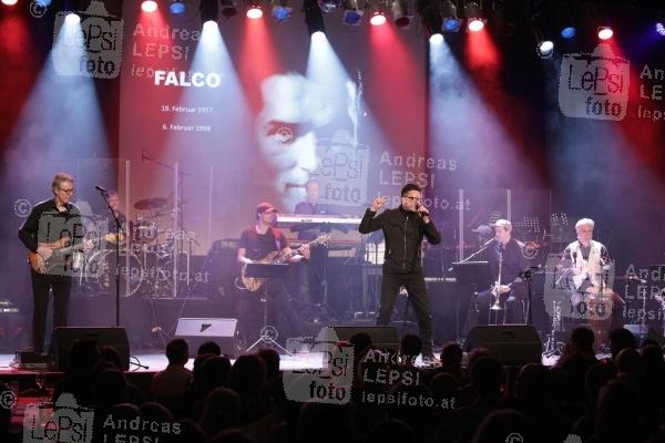 29.03.2019 |  Orpheum Wien |  25 Jahre FALCO Symphonic<br>im Bild:<br> Martin Böhm, -mit d Original Falco Band, -a d Bühne,