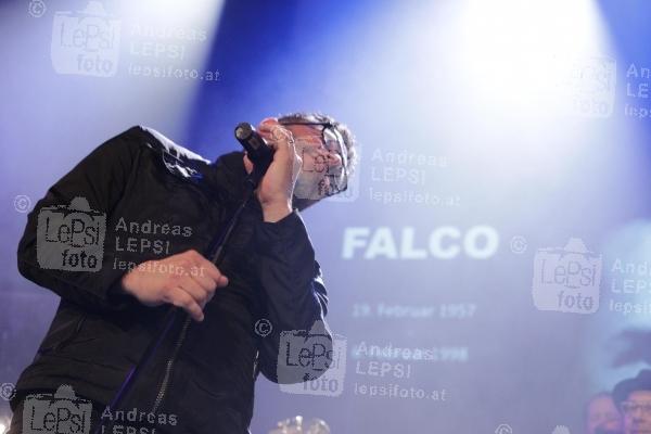 29.03.2019 |  Orpheum Wien |  25 Jahre FALCO Symphonic<br>im Bild:<br> Martin Böhm, -mit d Original Falco Band, -a d Bühne,