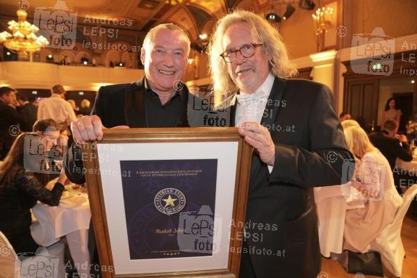 28.05.2019 |  Congress Casino Baden |  Ein Event der Superlative<br>im Bild:<br> Rudolf John, -mit d Award, Harald Martenstein,