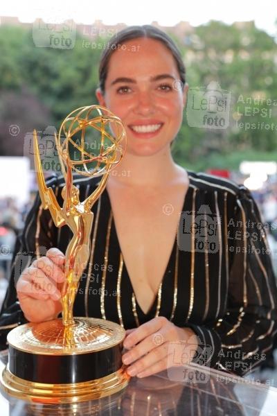 13.06.2019 |  Palais Schönburg |  Film-Hauptstadt Wien feiert International Emmy Awards -Jury<br>im Bild:<br> Verena Altenberger, -mit d Award,
