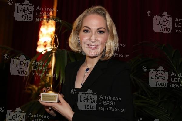 27.11.2019 |  Wiener Rathaus |  Gala der grandiosen Ladies | Motto: Sparkling for earth<br>im Bild:<br> Kathrin Glock, -mit d Award,