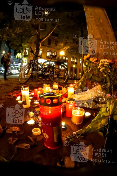 03.11.2020 |  Innere Stadt |  Spuren des Anschlag in Wien<br>im Bild:<br> Trauer Bekundung, Am Schwedenplatz,