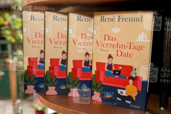 28.07.2021 |  Wiener Metropol |  Eine virale Komödie von Rene Freund<br>im Bild:<br> Buch v. Rene Freund,