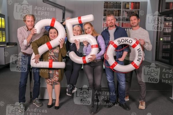 SOKO DONAU - feiert 250. Folge 09.11.2021 | Am Set | Satel Film | PR Robin Consult<br>im Bild:<br> Helmut Bohatsch, Maria Happel, Brigitte Kren, Lilian Klebow, Martin Gruber, Andreas Kiendl,