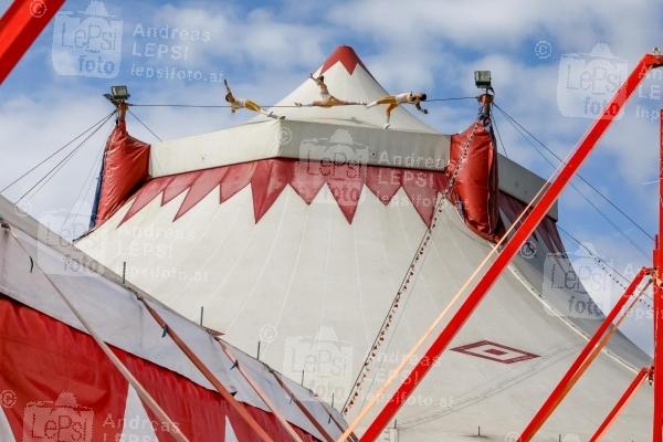 20.09.2021 |  Donaumarina Wien |  Für die neue Show des Circus Louis Knie in Wien<br>im Bild:<br> Hochseilartisten Los Ortiz,