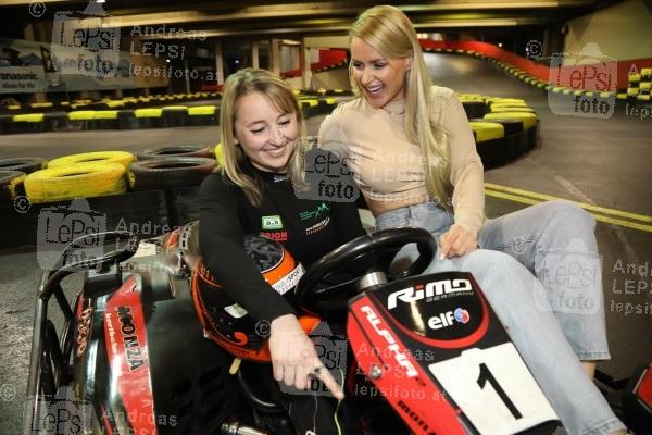 NASCAR-Challenge mit ALINA LOIBNEGGER 15.03.2022 | Monza Kartbahn | Österreichs schnellste Frau a.d. Kartbahn<br>im Bild:<br> Kathi Steininger, Alina Loibnegger -Nascar Pilotin,