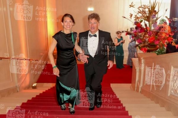 23.04.2022 |  Wiener Hofburg |  Gala-Verleihung des Fernseh-Preises von ORF u. KURIER<br>im Bild:<br> Tobias Moretti -mit Gattin Julia,