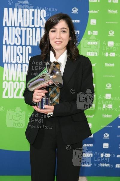 29.04.2022 |  Wiener Volkstheater |  Verleihung von IFPI Austria - Verband der Österreichischen Musikwirtschaft<br>im Bild:<br> OSKA, -mit d Award,