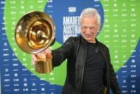 29.04.2022 |  Wiener Volkstheater |  Verleihung von IFPI Austria - Verband der &Ouml;sterreichischen Musikwirtschaft<br>im Bild:<br> Boris Bukowski, -mit d Award,