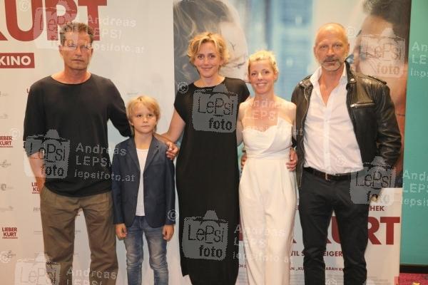 LIEBER KURT – Kinopremiere 15.09.2022 | Village Cinema Wien Mitte | Tragikomödie feiert in Wien Premiere<br>im Bild:<br> Til Schweiger, Levi Wolter, Franziska Machens, Karin Lischka, Simon Hatzl,