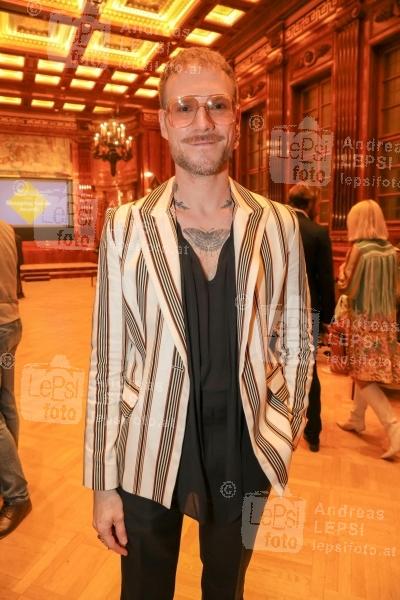 SHOPPING GUIDE AWARDS 11.10.2022 | PARK HYATT VIENNA | Entspannten Abend in wunderbaren Räumlichkeiten<br>im Bild:<br> Thomas Kirchgrabner,
