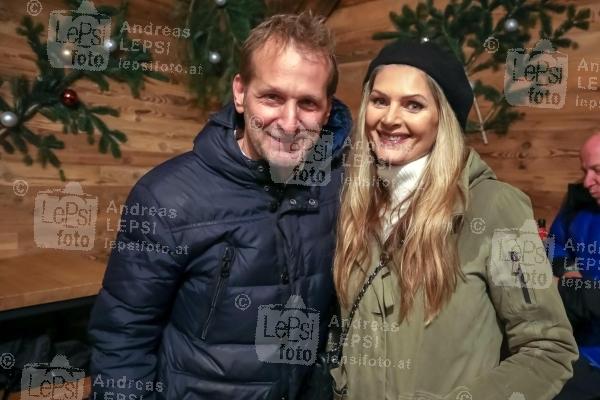 ALM ADVENT 2022 – Opening 18.11.2022 |  Messe Wien |  Adventdorf mit der größten Weihnachtskugel Wiens<br>im Bild:<br> Andreas Ferner, Martina Kaiser,