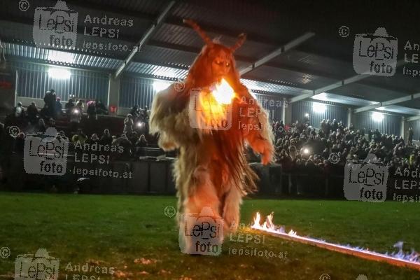 DIE WILDE JAGD BEGINNT ... 12.12.2022 | SR Donaufeld | Wiens spektakulärster Perchtenlauf!<br>im Bild:<br> Stimmung u Übersicht, -mit Perchten,