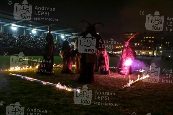 12.12.2022 |  SR Donaufeld |  Wiens spektakulärster Perchtenlauf!<br>im Bild:<br> Stimmung u Übersicht, -mit Perchten,