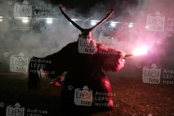 12.12.2022 |  SR Donaufeld |  Wiens spektakulärster Perchtenlauf!<br>im Bild:<br> Stimmung u Übersicht, -mit Perchten,