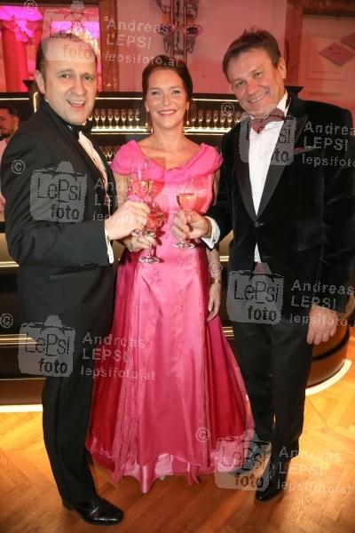 12.01.2023 |  Wiener Hofburg |  Wiens beliebtester Ball!<br>im Bild:<br> Reinwald Kranner, Maya Hakvoort,