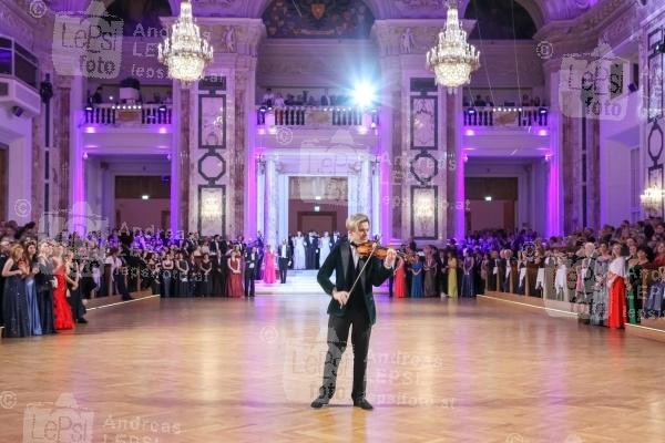 12.01.2023 |  Wiener Hofburg |  Wiens beliebtester Ball!<br>im Bild:<br> -Eröffnung i Festsaal, Yury Revich -Stargeiger,