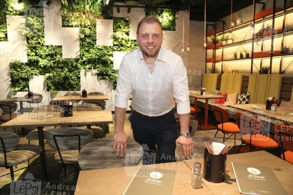 LE BURGER - Openeing 05.04.2023 | Westfield Donau Zentrum | Neue Burgermanufaktur für die Donaustadt<br>im Bild:<br> Lukas Tauber -Le Burger,