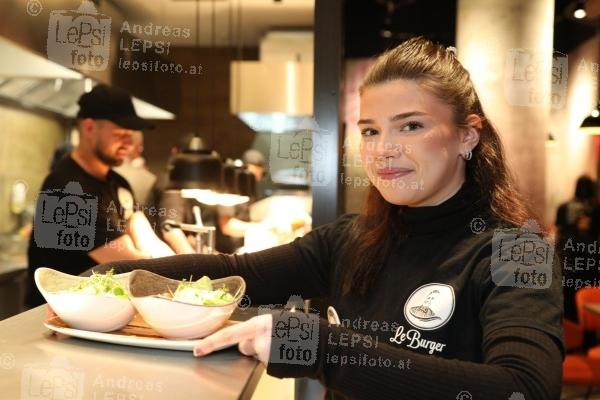 05.04.2023 |  Westfield Donau Zentrum |  Neue Burgermanufaktur für die Donaustadt<br>im Bild:<br> Stimmung u Übersicht,