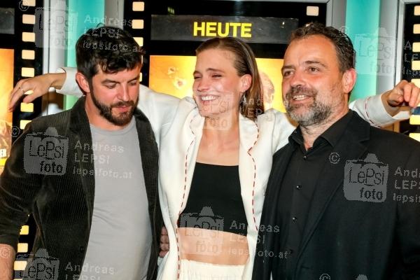 18.04.2023 |  Village Cinema Wien Mitte |  Komödie feiert in Wien Premiere<br>im Bild:<br> Otto Jaus, Miriam Fussenegger, Juergen Maurer,