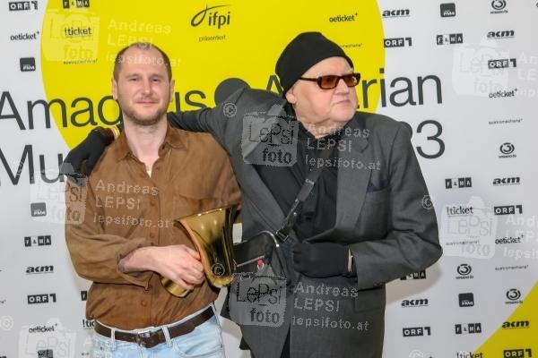 28.04.2023 |  Wiener Volkstheater |  Verleihung von IFPI Austria - Verband der Österreichischen Musikwirtschaft<br>im Bild:<br> Karl Ratzer, -mit d Award, Marco Wanda,