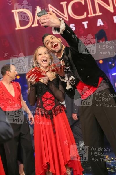 12.05.2023 |  ORF Zentrum |  ORF TV-Show | 15. Staffel <br>im Bild:<br> Dimitar Stefanin, Stephanie MISSY MAY Wanasek-Stauffer, -Promi und Profi, -Gewinner Dancingstars 2023, -Selfie-Action,