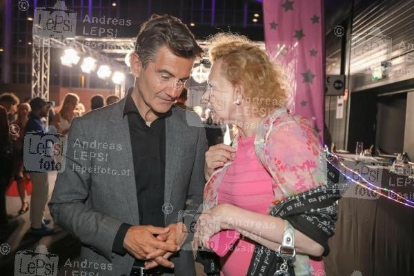 Österreichischer Filmpreis 2023 15.06.2023 | Globe Wien | Verleihungsgala d. Akademie des Österreichischen Films<br>im Bild:<br> Roland Weißmann -ORF Generaldirektor, Sunnyi Melles,