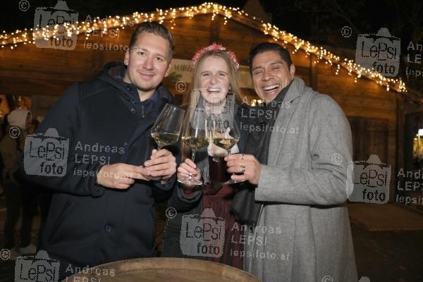 ALM ADVENT 2023 – Opening 23.11.2023 | Messe Wien | Das Adventdorf in Wien!<br>im Bild:<br> Clemens Trischler, Katharina Baumgartner, Alexis Fernandez -Designer,