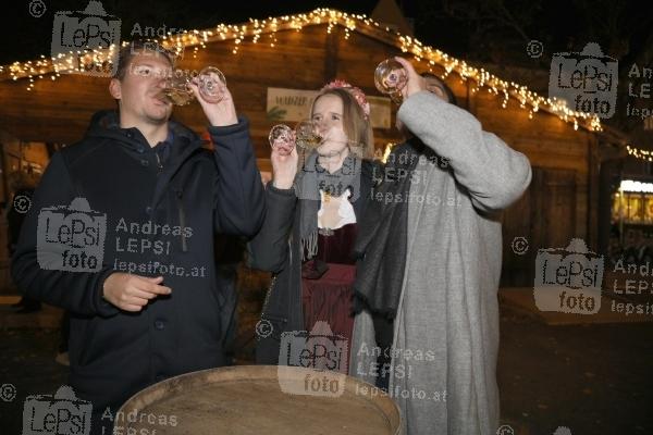 ALM ADVENT 2023 – Opening 23.11.2023 | Messe Wien | Das Adventdorf in Wien!<br>im Bild:<br> Clemens Trischler, Katharina Baumgartner, Alexis Fernandez -Designer,