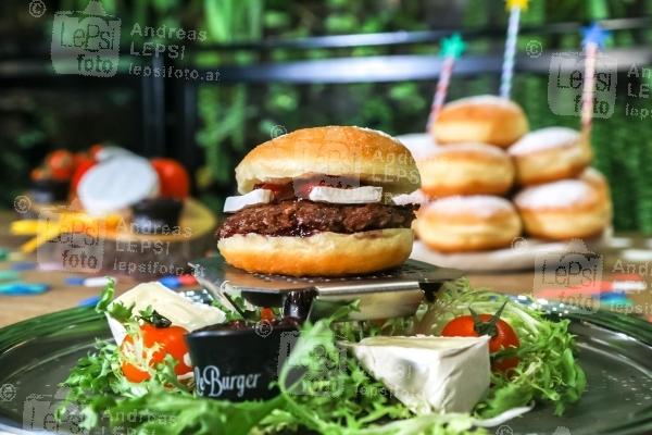 06.02.2024 |  Le Burger Flagshiprestaurant |  Faschingszeit ist Krapfenzeit!<br>im Bild:<br> Le Krapfen-Burger mit Rindfleisch,