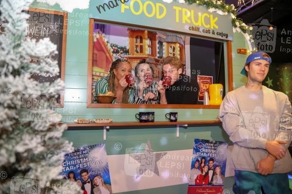 Christmas Star Festival 14.11.2024 | Madame Tussauds Wien | Enthüllung des exklusiven Ausstellungsbereichs<br>im Bild:<br> Stella Jones, Arabella Kruschinski - GF Madame Tussauds Austria, Lucas Fendrich,