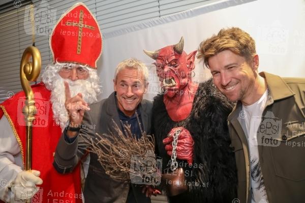 Österreichische Sporthilfe – Krampus Night 05.12.2024 | Hyundai Flagship Store | Mit aktuellen und ehemaligen Sportgrößen<br>im Bild:<br> -mit Nikolo, Michael Konsel, -mit Krampus, Thomas Zajac, -Selfie-Action,
