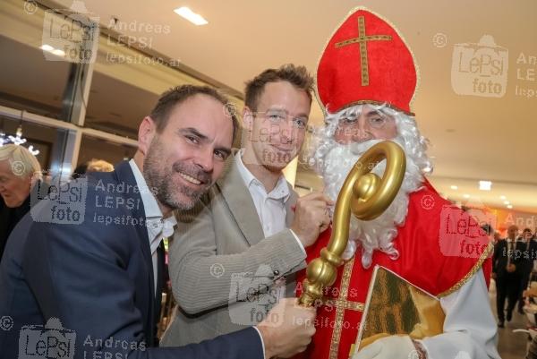 Österreichische Sporthilfe – Krampus Night 05.12.2024 | Hyundai Flagship Store | Mit aktuellen und ehemaligen Sportgrößen<br>im Bild:<br> Gernot Uhlir - Österr. Sporthilfe GF, Lukas Mähr, -mit Nikolo,