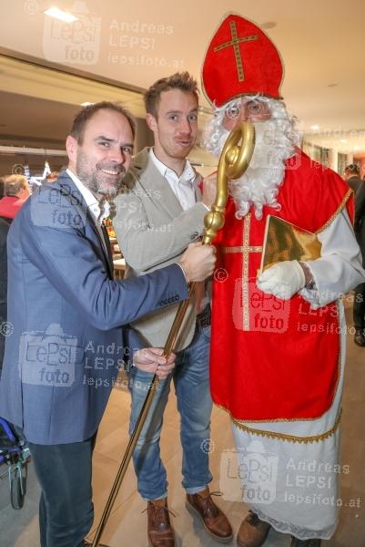 Österreichische Sporthilfe – Krampus Night 05.12.2024 | Hyundai Flagship Store | Mit aktuellen und ehemaligen Sportgrößen<br>im Bild:<br> Gernot Uhlir - Österr. Sporthilfe GF, Lukas Mähr, -mit Nikolo,