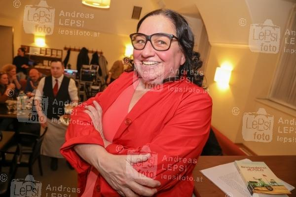 NADIA WEISS - Arrivederci Jesolo 07.04.2025 |  Cafe Engländer |  Präsentation des Debütromans <br>im Bild:<br> Maria Happel, -Portrait,