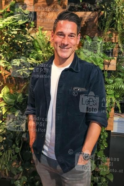 Eröffnung der Ersten LE BURGER Lounge 23.09.2025 | SCS Multiplex | Entspannende Beats in loungigem Ambiente<br>im Bild:<br> Helge Payer, -Portrait,