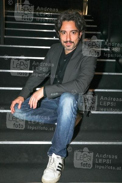 Österreichischer Kabarettpreis – 2025 24.11.2025 | Globe Wien | Verleihungs-Gala<br>im Bild:<br> Stefano BERNARDIN, -Portrait,