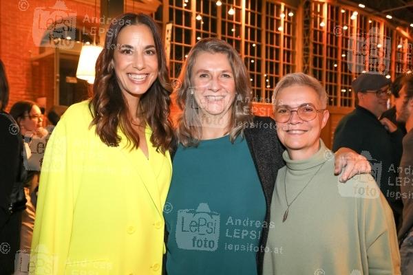 Österreichischer Kabarettpreis – 2025 24.11.2025 | Globe Wien | Verleihungs-Gala<br>im Bild:<br> Nina Hartmann, Birgit Denk, Marion Dimali,